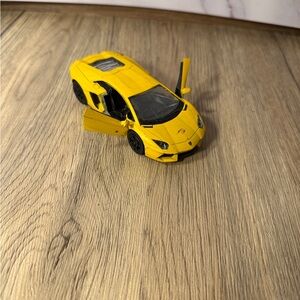 Kinsmart Lamborghini Aventador LP700-4 Diecast 1:38